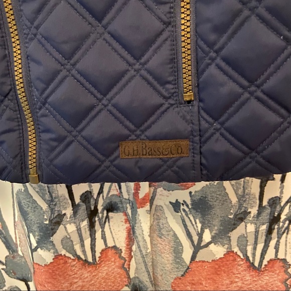 GH Bass co. fleece hooded vest, zipper closure - Picture 5 of 5